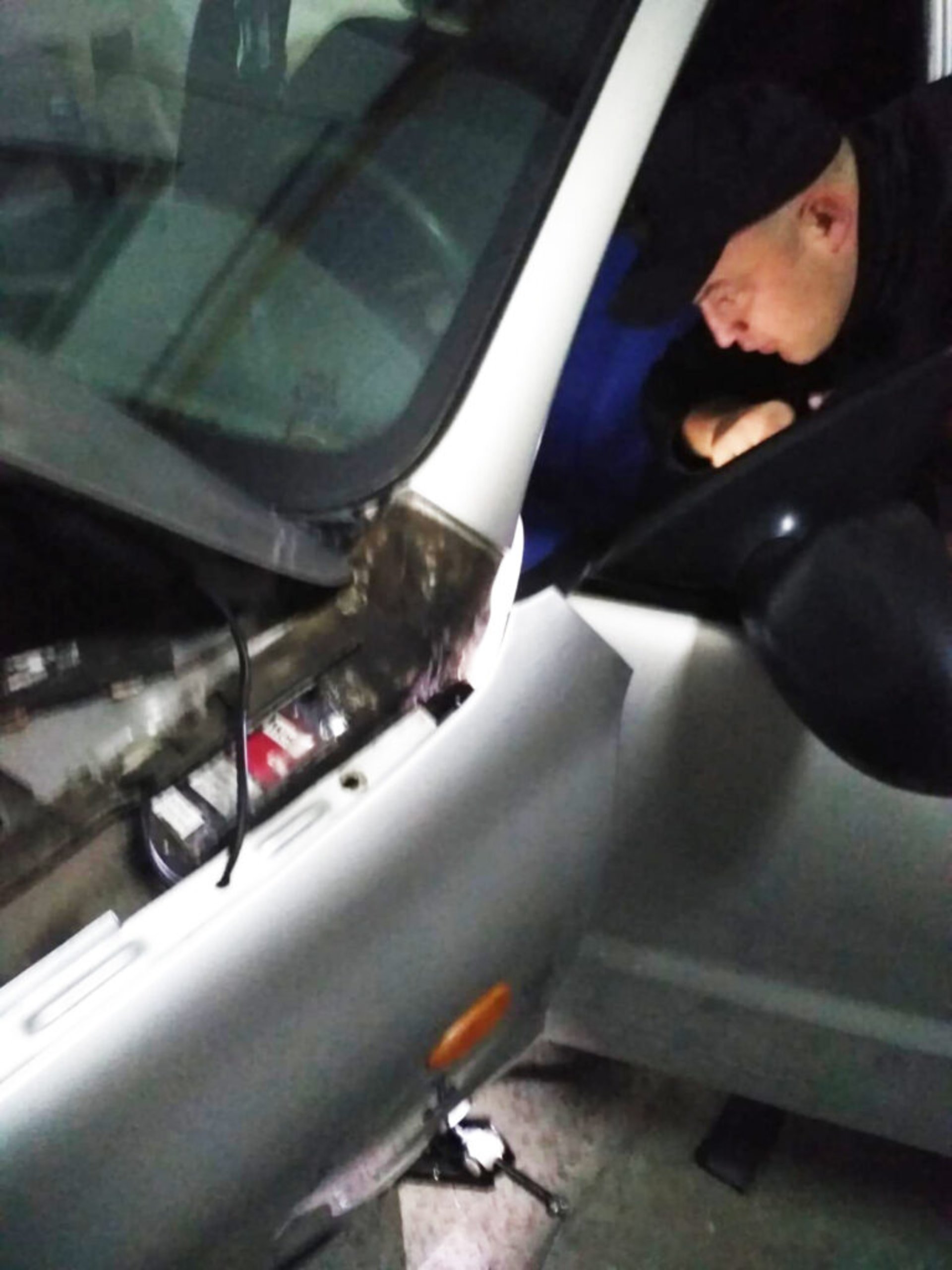 На кордоні з Польщею 19-річний чоловік втратив автомобіль через куриво