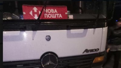 На Сихові п‘яний водій поштової вантажівки влаштував ДТП (ВІДЕО)