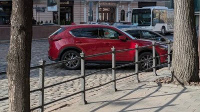 У центрі Львова автомобілі перекрили рух