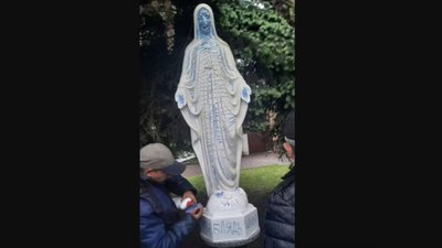 У Львові чоловік пошкодив скульптуру Божої Матері