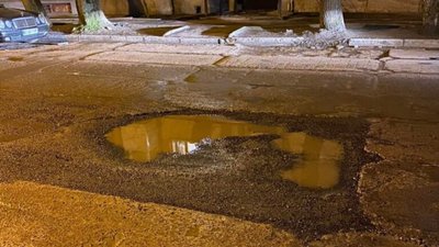 У Львові залатана яма протрималась два дні