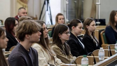 На Львівщині учням показали обласну раду