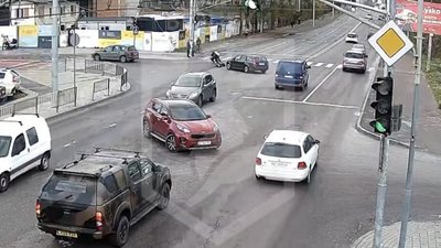 У Львові водій автомобіля збив мотоцикл із доставкою силою думки (ВІДЕО)