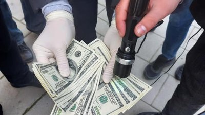 На Львівщині СБУ викрила на корупції працівника апарату суду