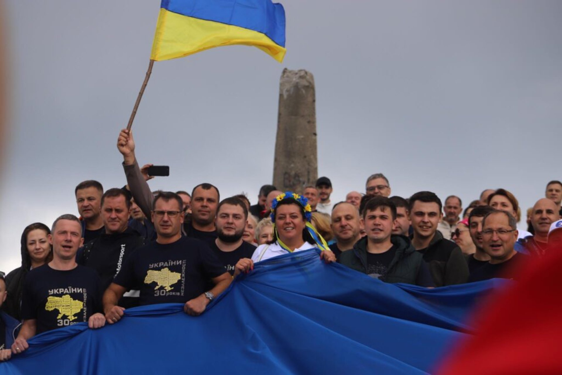 На Львівщині депутати піднялись на гору Пікуй