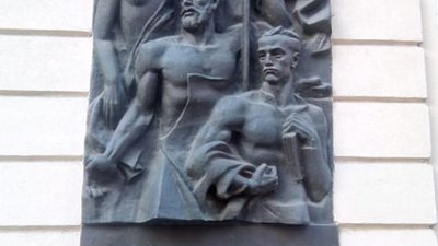 Садового просять прибрати радянську меморіальну таблицю