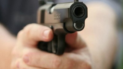 У Львові батько, в якого за недогляд забрати дитину, напав з пістолетом на соцпрацівника