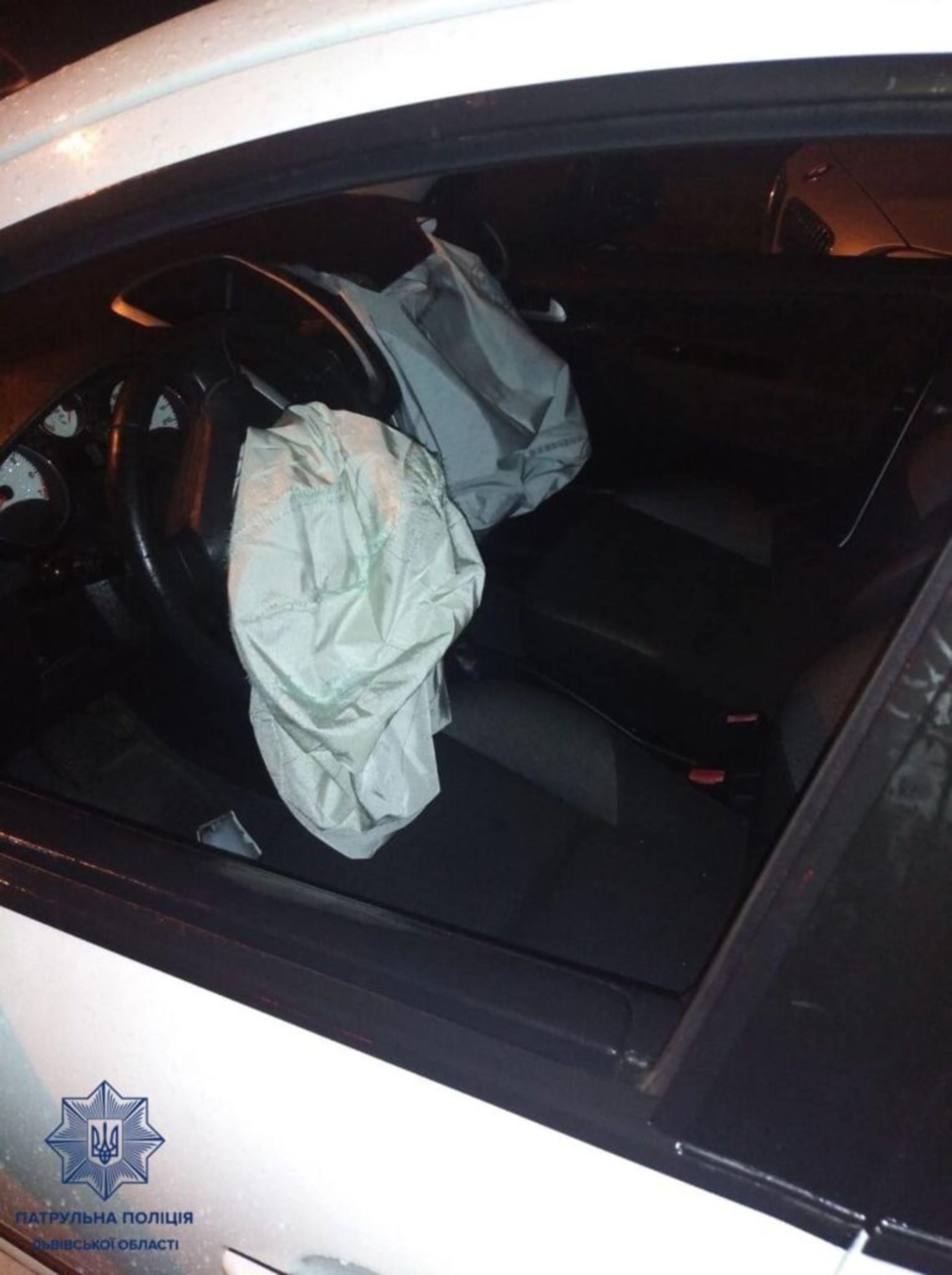 У Львові п’яний водій влетів у припаркований автомобіль