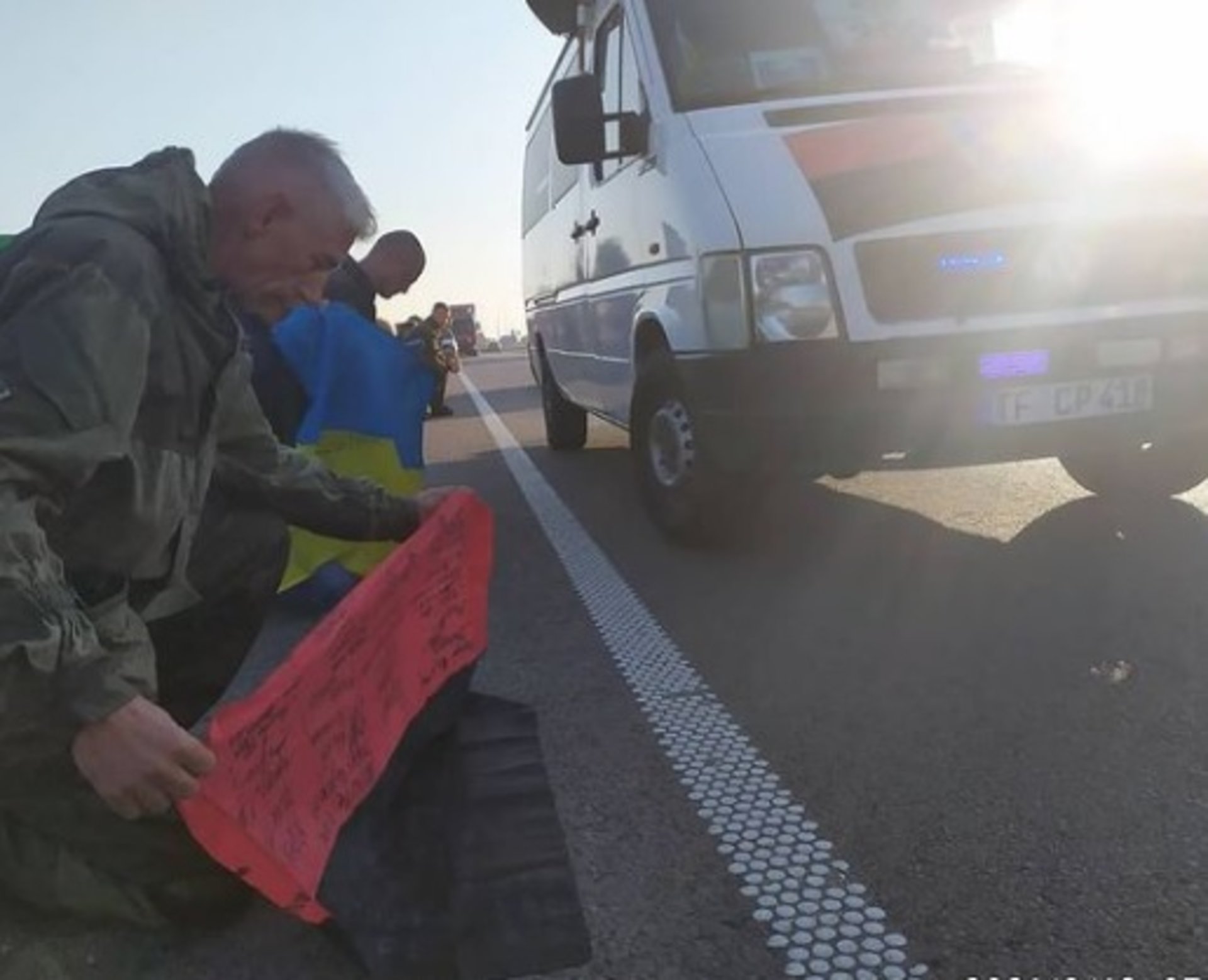 Загиблого героя України з Львівщини зустрічали на колінах
