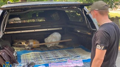 У Києві викрили схему в ритуальній службі: продавали місця на закритих кладовищах (ФОТО, ВІДЕО)