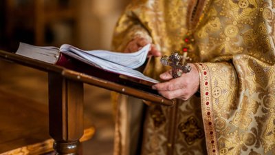 На Львівщині священик відмовився відправляти похорон жінки, «бо далеко йти до хутора» - соцмережі