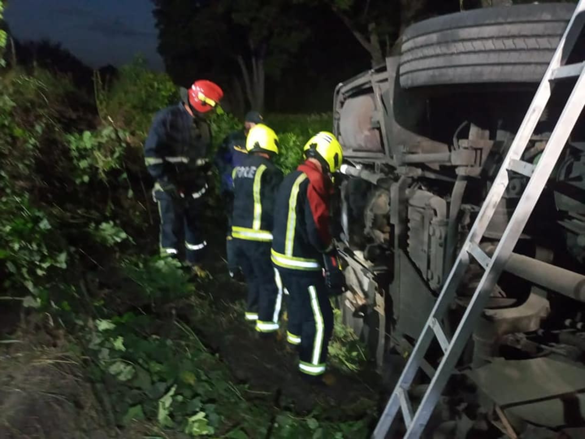 На Рівненщині автобус вилетів у кювет, 16 осіб постраждало