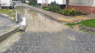 У Львові просять відремонтувати хідник до школи (ФОТО)