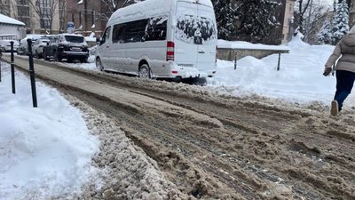 У Львові автомобілі швидкої не можуть їздити через сніг