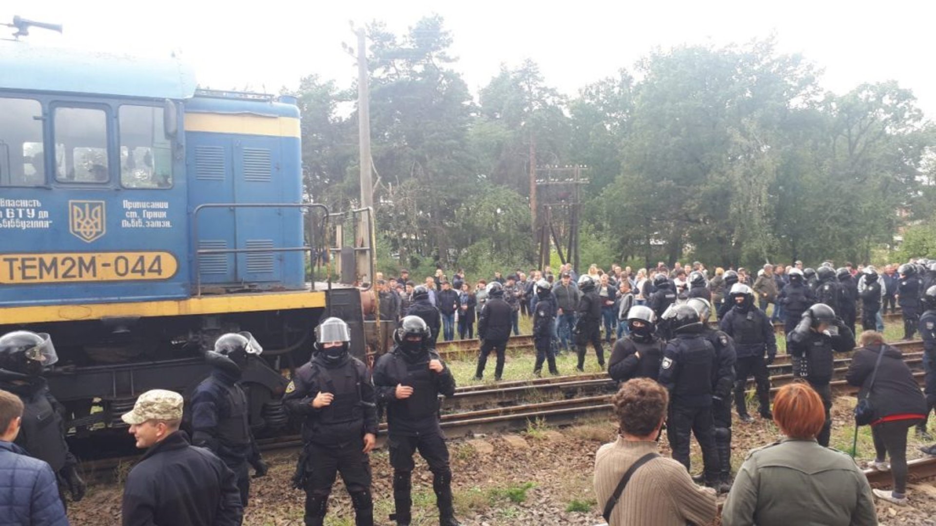 На Львівщині під час заходів з розблокування руху поїздів постраждало восьмеро поліцейських, - МВС