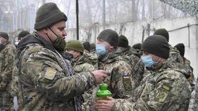 На передову військовим передали Вифлеємський Вогонь Миру (ФОТО)