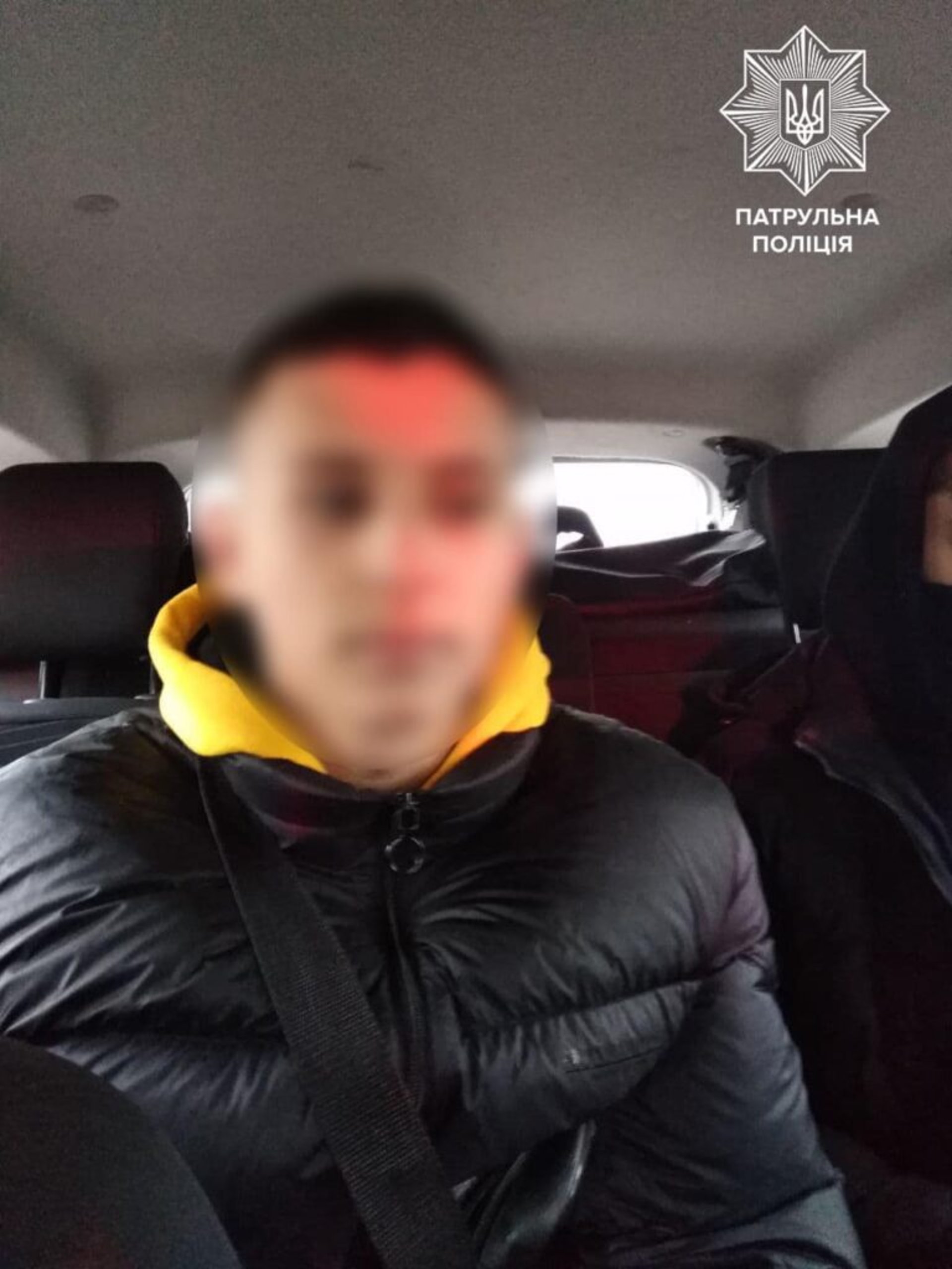 Троє осіб, яким по 15-16 років, після зіткнення намагалися втекти з місця події