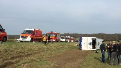 У Франції шкільний автобус зіткнувся з авто: 26 постраждалих
