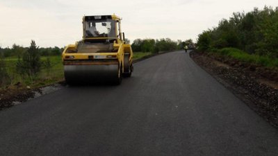 На Львівщині тривають ремонтні роботи на автомобільних дорогах місцевого значення