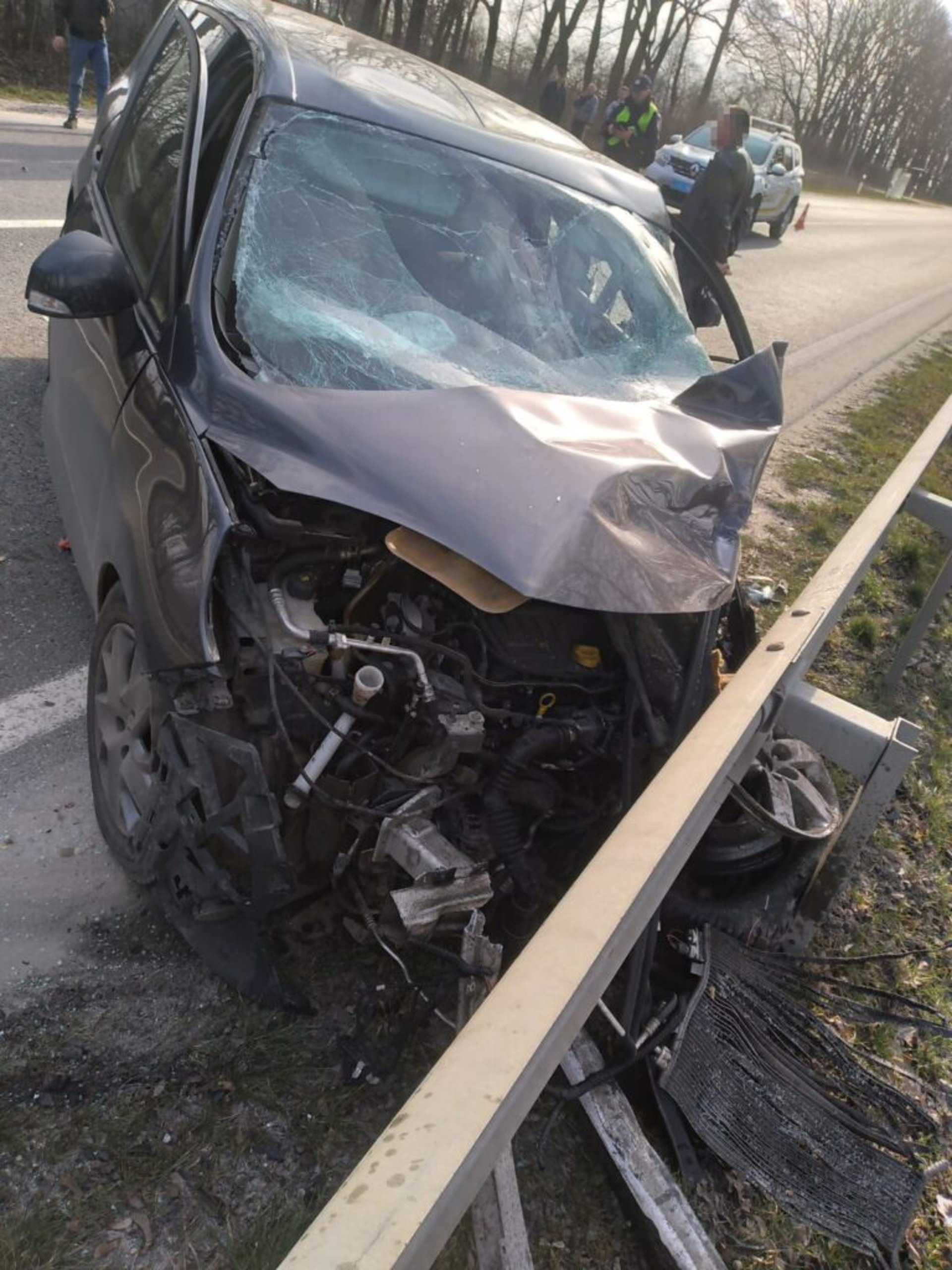 Біля Львова п'яний водій легковика врізався в позашляховик, яким керував 15-річний підліток