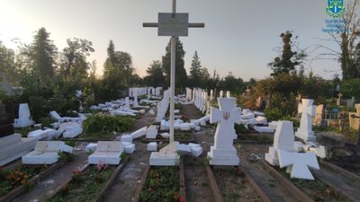 На Львівщині 23-річний чоловік вчинив наругу над могилами Січових Стрільців та воїнів УГА