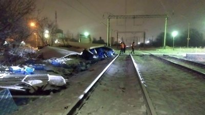 На Рівненщині водій вантажівки виїхав під поїзд (ФОТО, ВІДЕО)