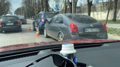 У Львові на Шевченка не розминулись автомобілі (ФОТО)