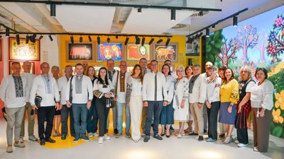 Колектив Львівського онкоцентру відвідав Zenyk Art Gallery