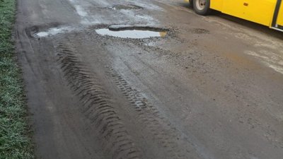 На Львівщині хочуть перекрити рух з вимогою ремонту дороги (ФОТО)