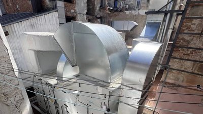У центрі Львова мешканці страждають від Макдональдса (ВІДЕО)