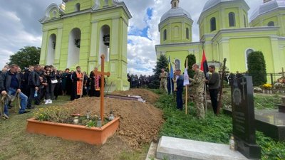 Зіболки провели в останню путь 45-річного Героя України (ФОТО)
