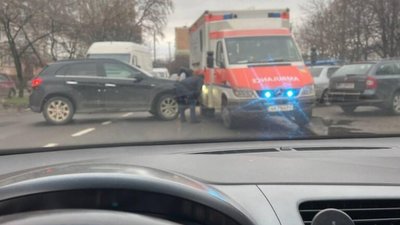 У Львові легковик влетів у автомобіль швидкої медичної допомоги (ФОТО)