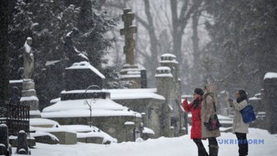 У Львові відновили близько 90% пам’ятників, пошкоджених під час буревію, на Личаківському цвинтарі