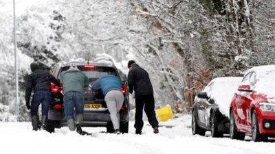 Снігопади спричинили транспортний хаос по всій Британії