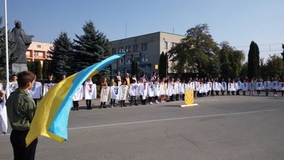 Мешканці Львівщини подарували 52 вишиванки українським воїнам (ФОТО)