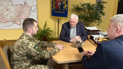 Захисника зі Сокальщини нагородили нагрудним знаком «Срібний хрест»