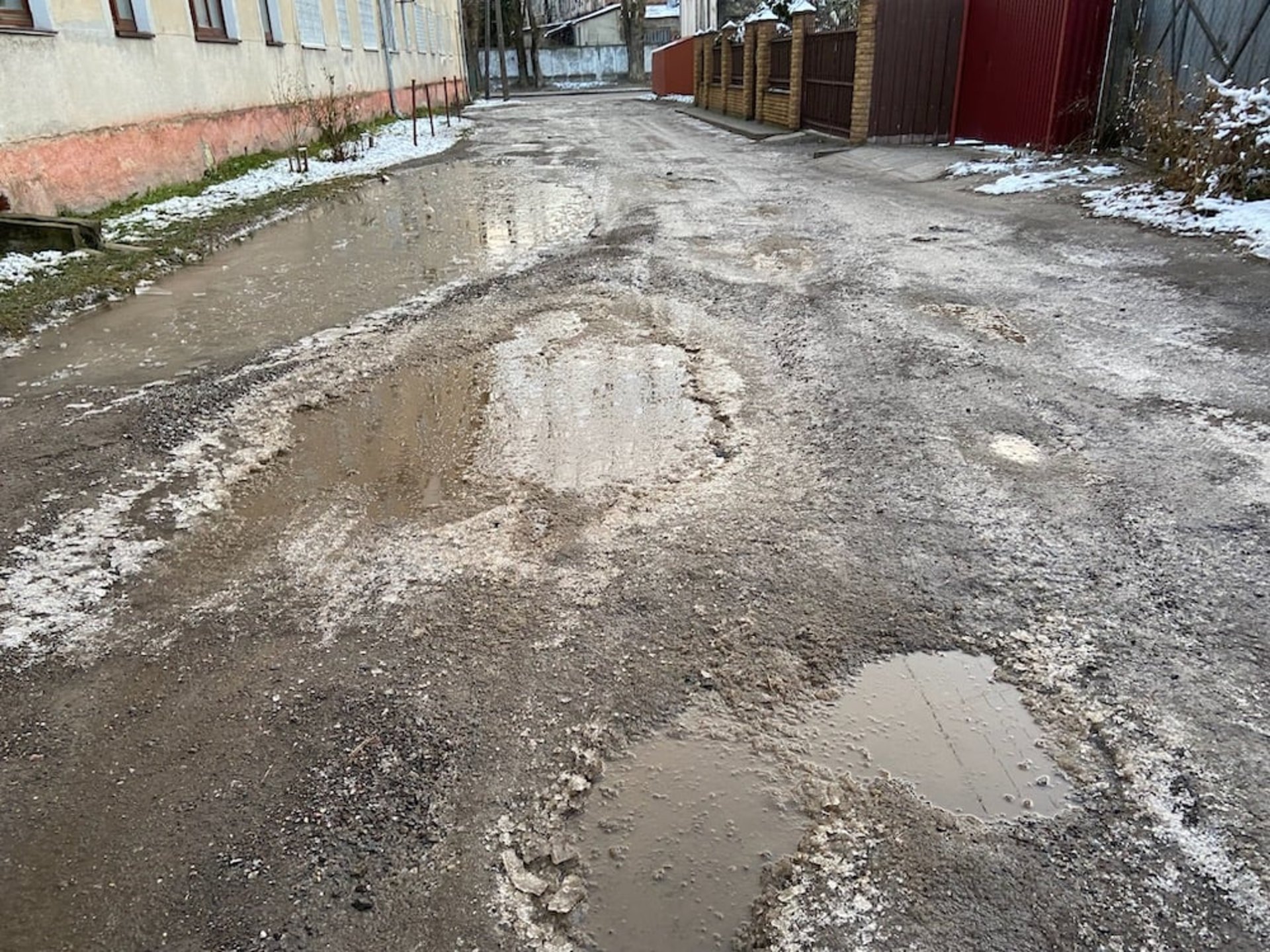Вулиця Корінна у Львові. Фото із спільноти Гаряча лінія міста Львова
