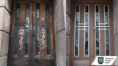 У Львові відновили дерев’яну браму на вулиці Героїв Майдану