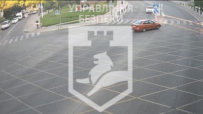 У Львові водій влетів в острівець безпеки (ВІДЕО)