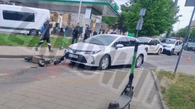 У Львові самокатчик потрапив під автомобіль