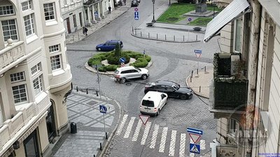 У Львові зіткнулись автомобілі (ФОТО)