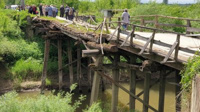 На Львівщині вимагатимуть скликати комісію ТЕБ та НС через аварійний міст (ФОТО)