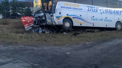 Біля Львова у ДТП потрапив рейсовий автобус міжнародного сполучення (ФОТО, ВІДЕО)