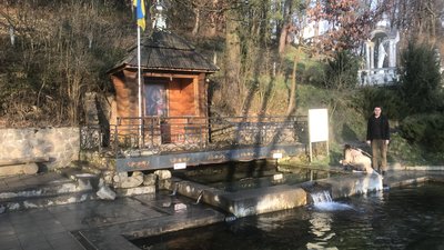На Львівщині люди вірять у цілющу силу води у джерелі (ВІДЕО)