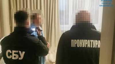 У Львові митник організував схему незаконного перетину держкордону (ФОТО)