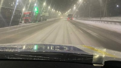 Львівщину продовжує замітати снігом