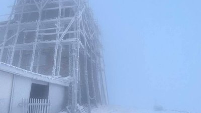 Зима прийшла в Україну: на горі Піп Іван на Івано-Франківщині вже -6°С