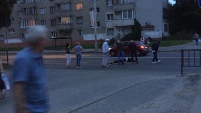 У Львові автівка збила пішохода