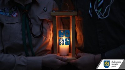 Пластуни привезли до Львова Вифлеємський вогонь миру