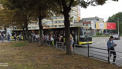 У Львові через ДТП ускладнено виїзд з центру міста (ФОТО)